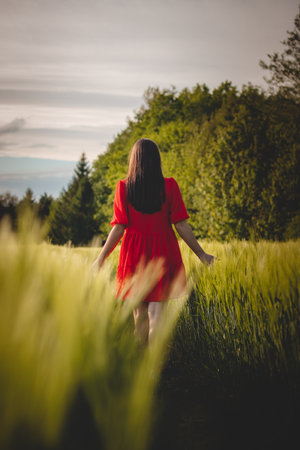 Understanding Your Mood Patterns Through Daily Horoscopes: A Brit’s Guide to Self-Care